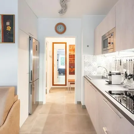 Апартаменты Superbe Avec Terrasse En Front De Ментона