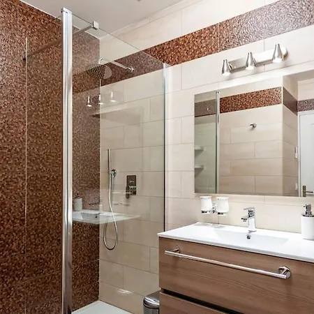 Superbe Avec Terrasse En Front De Menton